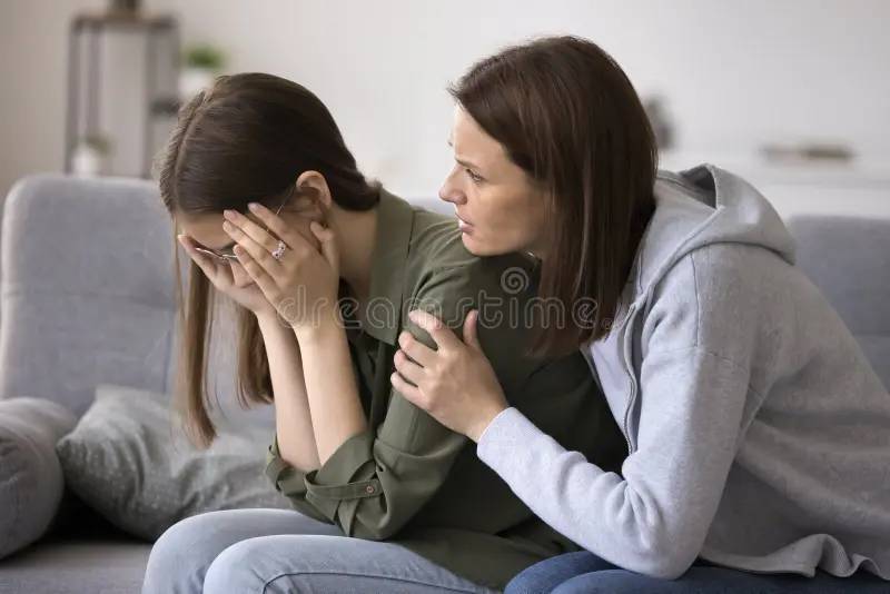 Mơ Nói Chuyện Với Mẹ Đã Chết Đánh Con Gì? Giải Mã Tâm Linh 4 Mơ Mẹ Buồn Hoặc Khóc Khi Nói Chuyện